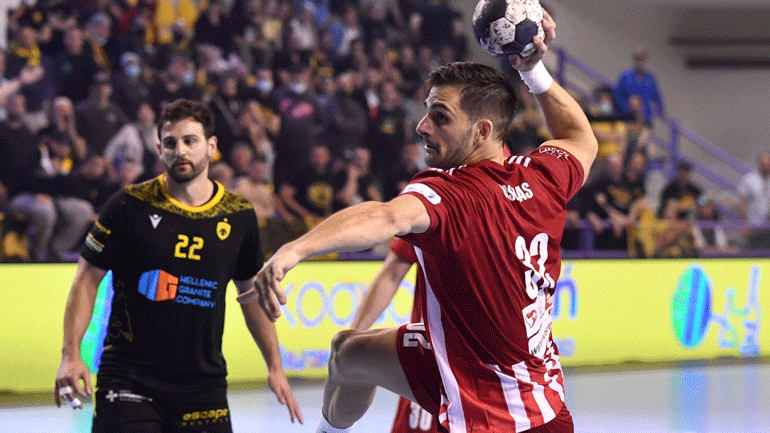 Χάντμπολ: Προβάδισμα τίτλου για τον Ολυμπιακό, νίκησε 29-26 την ΑΕΚ