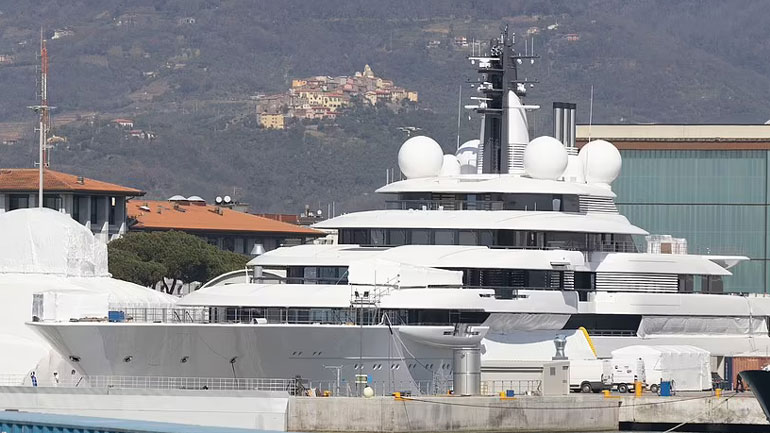 Ιταλία: Κατασχέθηκε σούπερ γιοτ που φημολογείται ότι ανήκει στον Πούτιν