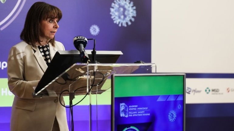 Σακελλαροπούλου: Οφείλουμε ευγνωμοσύνη στο ιατρικό και νοσηλευτικό προσωπικό που κράτησε όρθιο το ΕΣΥ