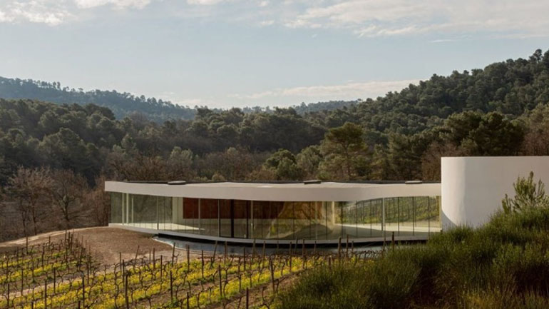 Εγκαινιάστηκε σε γαλλικό αμπελώνα το τελευταίο αρχιτεκτόνημα του Oscar Niemeyer Εγκαινιάστηκε σε γαλλικό αμπελώνα το τελευταίο αρχιτεκτόνημα του Oscar Niemeyer