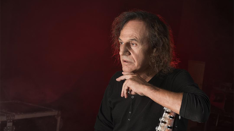 Ο Βασίλης Παπακωνσταντίνου στο Θέατρο Πέτρας