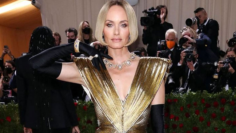 H Amber Valleta εμφανίστηκε στο Met Gala με φόρεμα που είχε φορέσει και η Βίκυ Καγιά