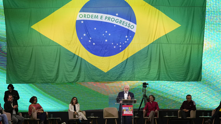 Προεδρικές εκλογές στη Βραζιλία: Ο Λούλα περνάει στην επίθεση