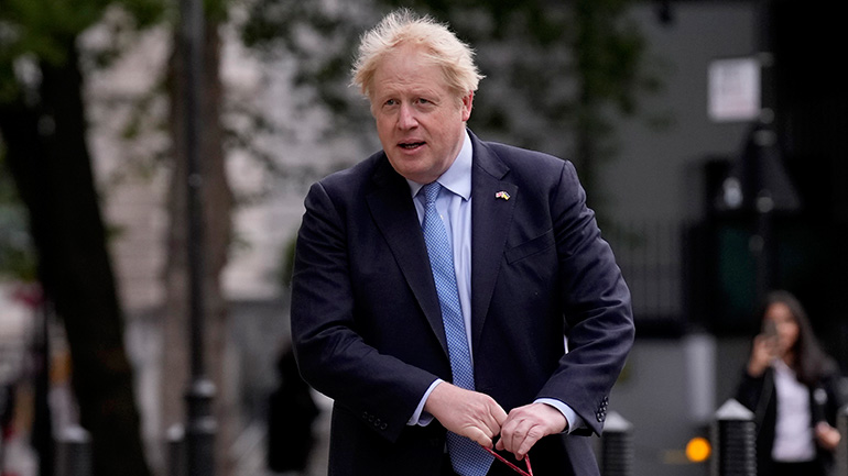 Μπ. Τζόνσον: Ο κόσμος πρέπει να εντείνει τις οικονομικές πιέσεις στη Ρωσία