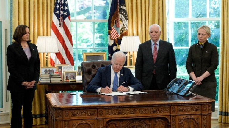 Μπάιντεν: Διάταγμα για επιτάχυνση της παράδοσης στρατιωτικού υλικού στην Ουκρανία Μπάιντεν: Διάταγμα για επιτάχυνση της παράδοσης στρατιωτικού υλικού στην Ουκρανία