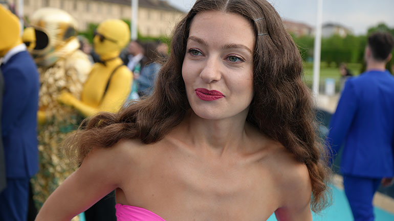 Eurovision 2022: H εντυπωσιακή εμφάνιση της Αμάντας Γεωργιάδη στο Τιρκουάζ Χαλί