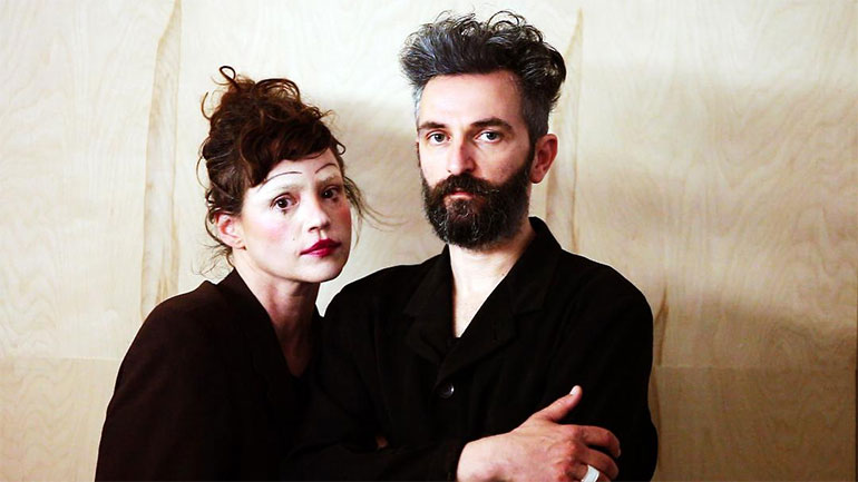 «Το Όνειρο ενός Γελοίου» με την Έφη Μπίρμπα και τον Άρη Σερβετάλη στο Θέατρο Βράχων και σε επιλεγμένα θέατρα σε όλη την Ελλάδα