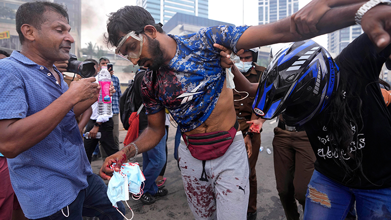 Απαγόρευση κυκλοφορίας στη Σρι Λάνκα έπειτα από συγκρούσεις μεταξύ πολιτών