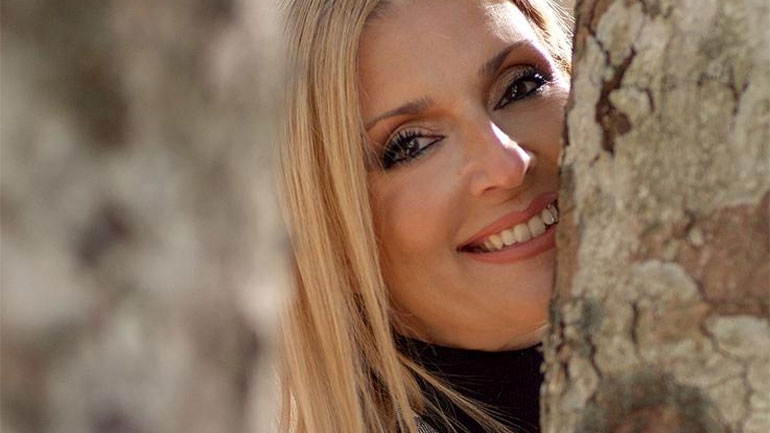 Η Όλγα Βενέτη στη μουσική σκηνή Σφίγγα