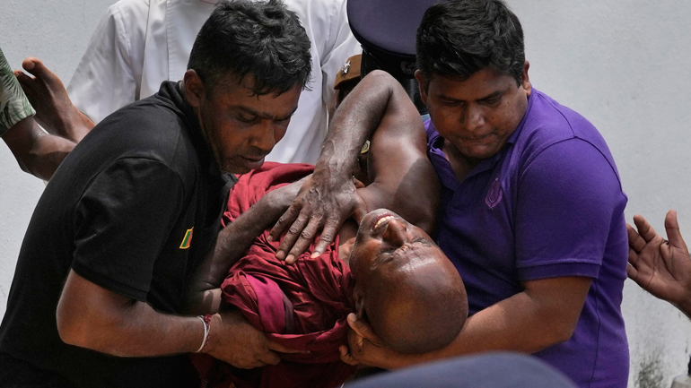 Σρι Λάνκα: Πέντε νεκροί σε συγκρούσεις φιλοκυβερνητικών και αντικυβερνητικών διαδηλωτών