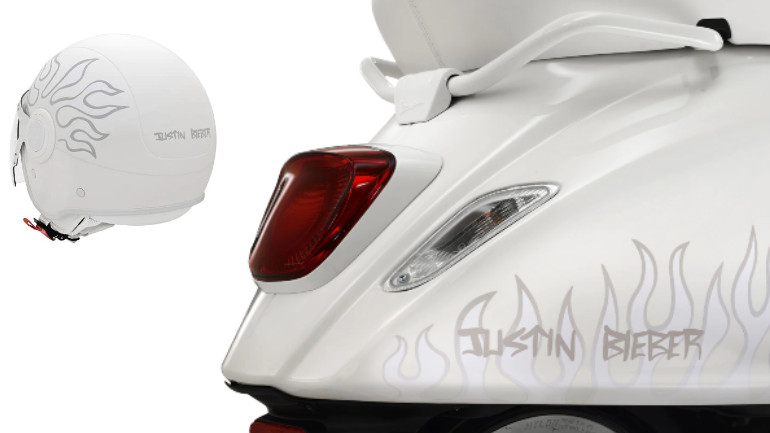 Το κράνος φέρει την υπογραφή του τραγουδιστή.