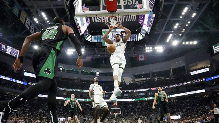 NBA: Οι Σέλτικς «καθάρισαν» τους Μπακς – Ηγέτης και… μόνος ο Γιάννης