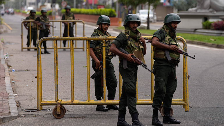 Σρι Λάνκα: Ο στρατός θα πυροβολεί όσους εμπλέκονται σε λεηλασίες ή βίαιες ενέργειες