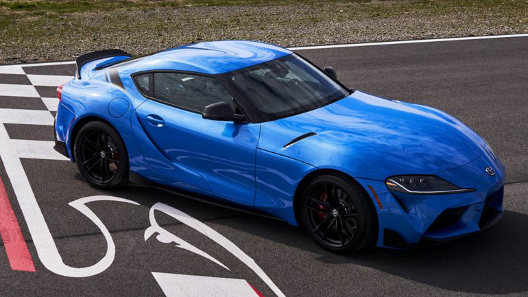 Πέντε αμαξάρες που επιμένουν στο χειροκίνητο και αρέσουν ακόμα περισσότερο