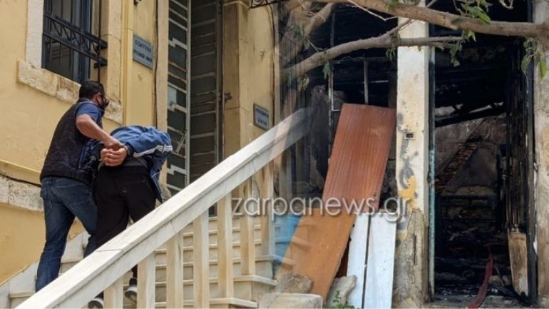 Ομολόγησε ο 27χρονος για το έγκλημα στα Χανιά: «Εγώ τον σκότωσα και τον έκαψα»