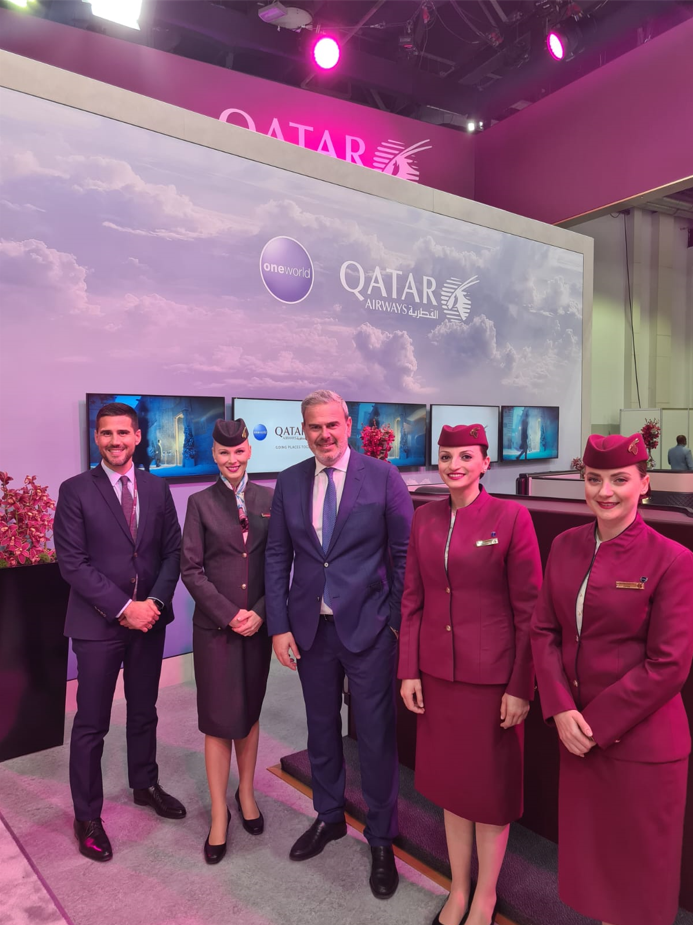 Ο Γενικός Γραμματέας ΕΟΤ στο περίπτερο της Qatar Airways.