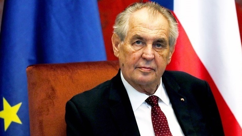 Ο πρόεδρος Ζέμαν έδωσε άδεια σε 103 Τσέχους πολίτες να πολεμήσουν στην Ουκρανία