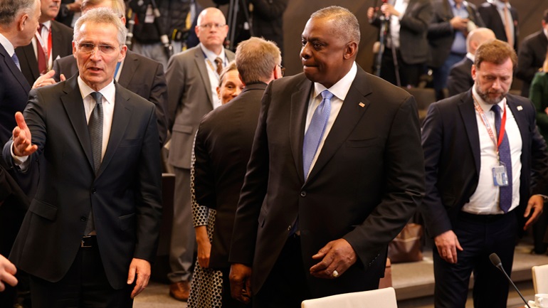 Υπουργός Άμυνας των ΗΠΑ: «Ο Πούτιν δεν θέλει να αναμετρηθεί με το ΝΑΤΟ»