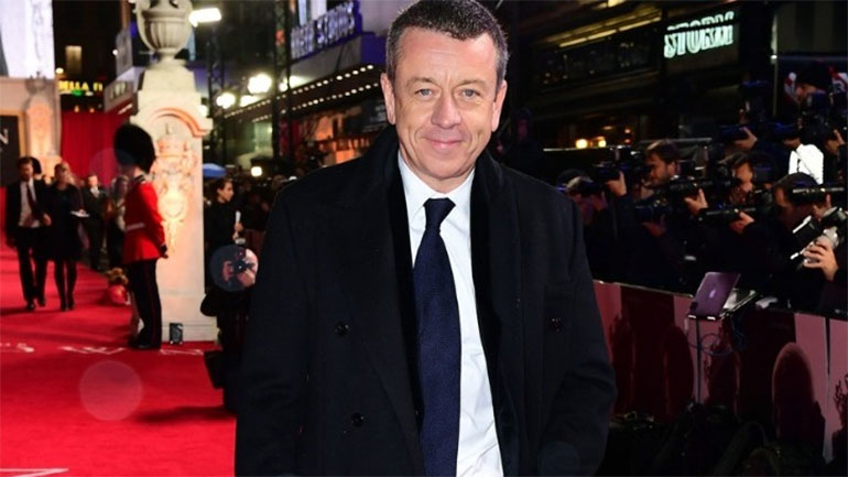 Ο Πίτερ Μόργκαν της σειράς «The Crown» ανεβάζει παράσταση με θέμα τους Ρώσους ολιγάρχες