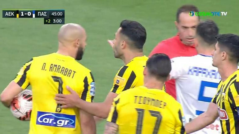 Διαφώνησαν Άμραμπάτ και Μάνταλος για το ποιος θα εκτελέσει το πέναλτι της ΑΕΚ