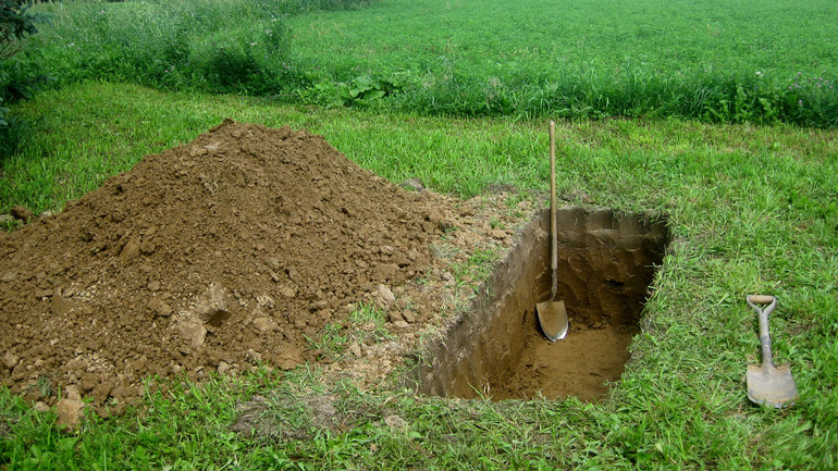 Άνδρας πέθανε από καρδιακή προσβολή ενώ έσκαβε τον τάφο της γυναίκας που σκότωσε!