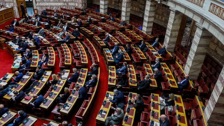 Βουλή: Με 181 «ναι» και 119 «όχι», επικυρώθηκε η αμυντική συμφωνία με τις ΗΠΑ