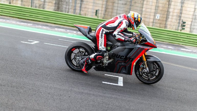 Κόντρα της Ducati MotoGP με την ηλεκτρική Ducati MotoE