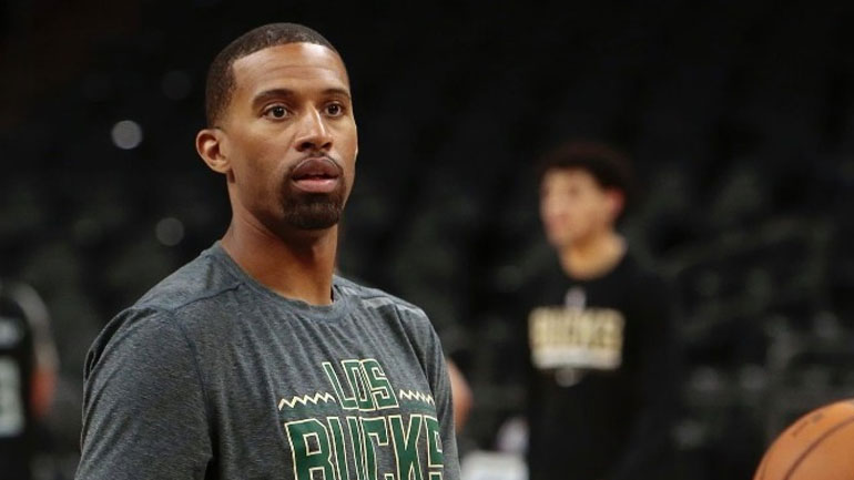 NBA: Οι Λέικερς ζήτησαν άδεια για συνέντευξη από τον βοηθό προπονητή των Μπακς, Τσαρλς Λι