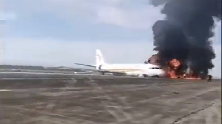 Κίνα: Αεροσκάφος βγήκε από τον διάδρομο και πήρε φωτιά – 40 τραυματίες