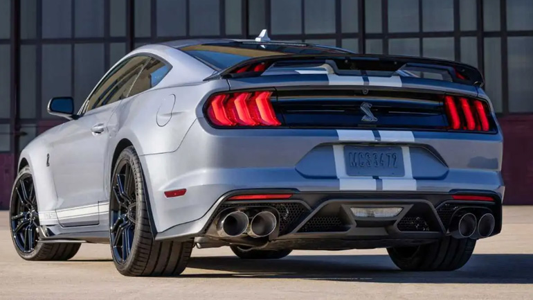 Η Ford φτιάχνει πατέντα για να πατάς «γκαζιές» στο αμάξι σου από τηλεχειριστήριο