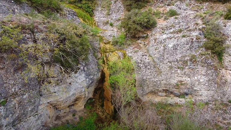 Κανένας δεν γνωρίζει την ύπαρξή του: Μικρός καταρράκτης στην Ορεινή Κορινθία
