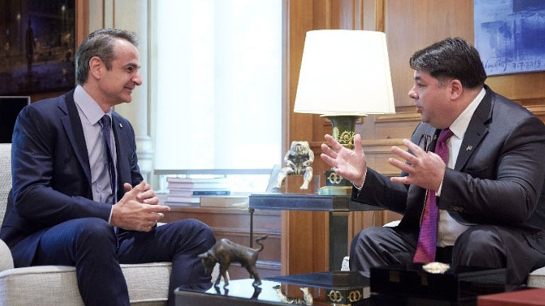 Συνάντηση γνωριμίας του πρωθυπουργού με τον νέο πρέσβη των ΗΠΑ Τζορτζ Τσούνη