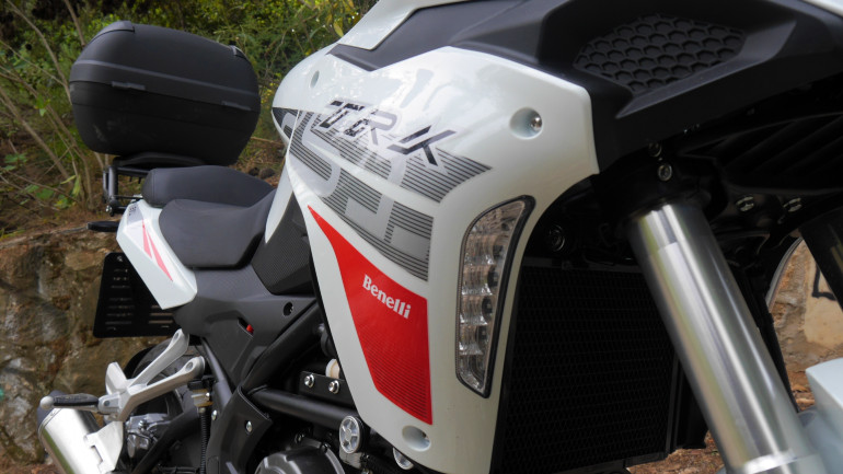 Ενσωματωμένα φλας τεχνολογίας LED.