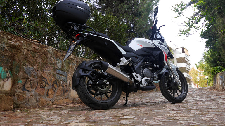 Διακριτικό τελικό εξάτμισης με υπέροχο ηχητικό αποτέλεσμα.