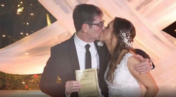 Στιγμή από τον γάμο του εισαγγελέα στις 30 Απριλίου