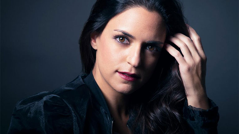 «Δίπλωσε λίγο τα φτερά»: Ένα νέο τραγούδι από τη Σοφία Παπουλάκου