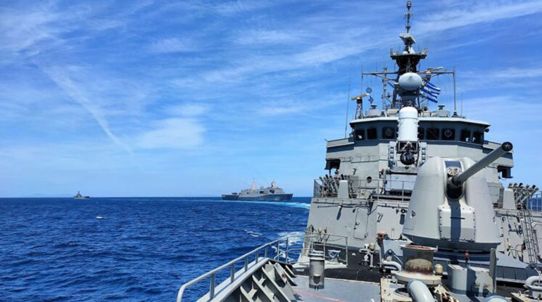 ΓΕΕΘΑ: Συνεκπαίδευση των Ενόπλων Δυνάμεων με το USS ARLINGTON στις Σποράδες