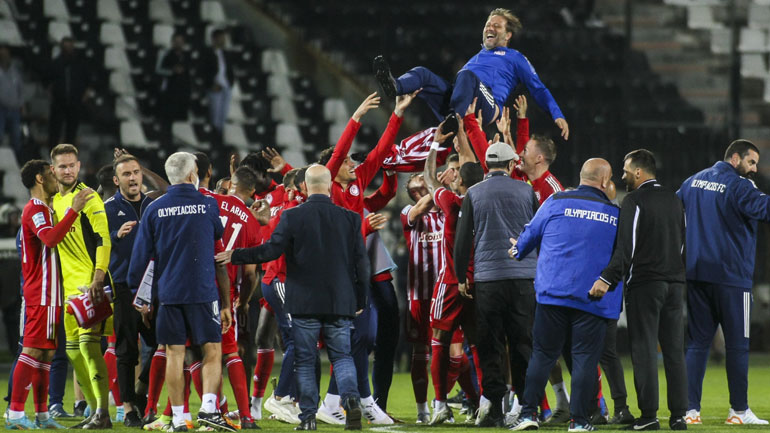 Ολυμπιακός: Ο Μαρτίνς συμπεριέλαβε όλους τους παίκτες του στην αποστολή για τη φιέστα του τίτλου