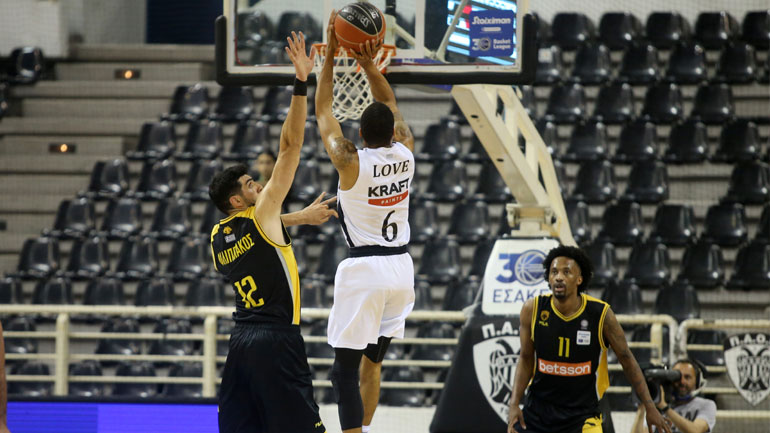 Ο ΠΑΟΚ συνέτριψε την ΑΕΚ με 96-72 αλλά έμεινε εκτός πλέι οφ!