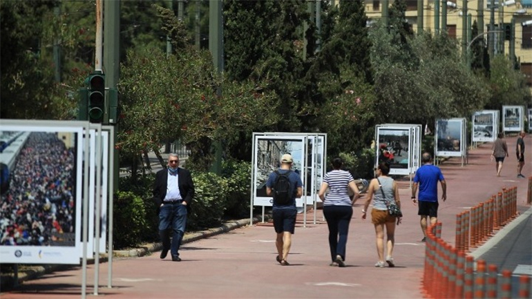 «Ο πόλεμος που δεν έπρεπε να έχει γίνει»: Έκθεση φωτογραφίας στη λεωφόρο Βασιλίσσης Όλγας