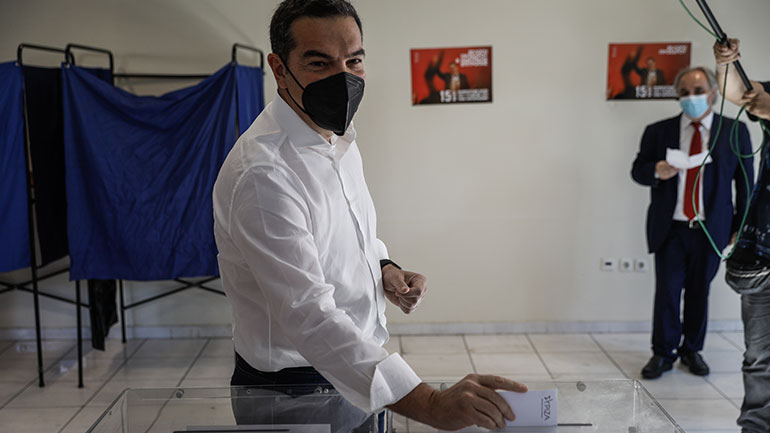 Ψήφισε ο Αλ. Τσίπρας – Κάλεσε τους πολίτες να πάρουν τη χώρα στα χέρια τους