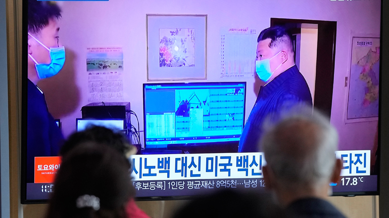 Βόρεια Κορέα: 15 θάνατοι και σχεδόν 300.000 πιθανά περιστατικά Covid-19 το τελευταίο 24ωρο