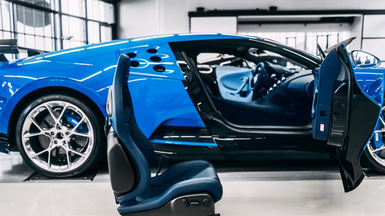 Δεν φαντάζεστε πόσος καιρός χρειάζεται για να φτιαχτεί μόνο η καμπίνα μίας Bugatti Centodieci