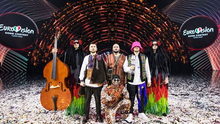 Eurovision 2022: Οι Kalush Orchestra από την Ουκρανία βγάζουν σε δημοπρασία το τρόπαιο της διοργάνωσης