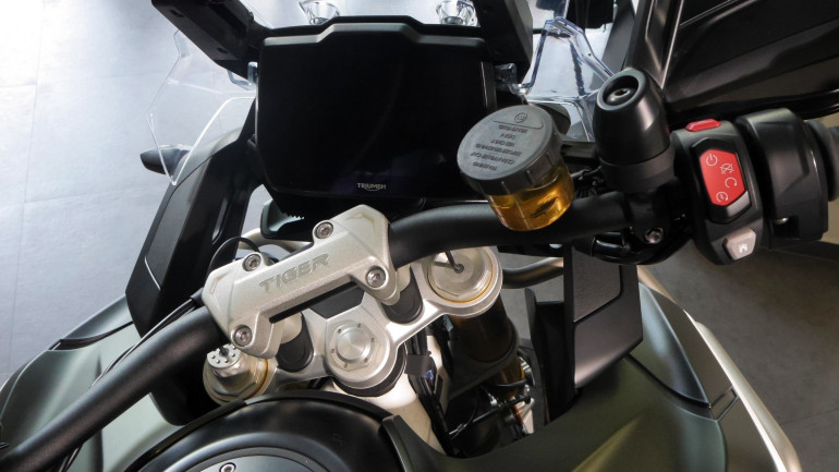 Μεγάλη οθόνη TFT 7 ιντσών με σύστημα συνδεσιμότητας μέσω smartphone.