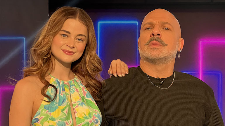 Η Stefania έκανε έκπληξη στον Νίκο Μουτσινά