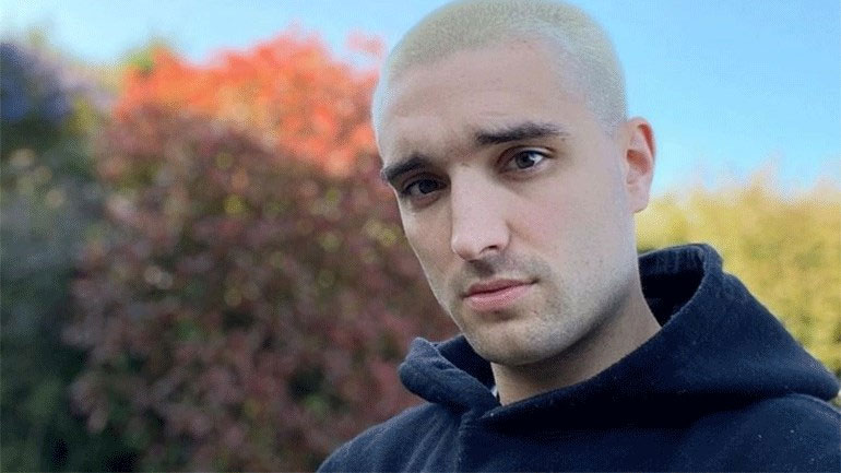 Τομ Πάρκερ – Απομνημονεύματα: Aποκαλύπτουν ότι ήταν θύμα σχολικού εκφοβισμού και λεπτομέρειες της σχέσης του με τον Εντ Σίραν