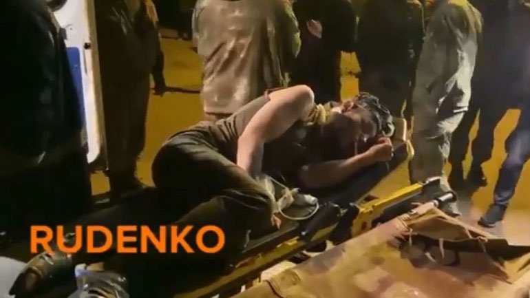 Έφθασαν στο Νοβοαζόφσκ τα λεωφορεία με τους ουκρανούς στρατιωτικούς από το εργοστάσιο Azovstal της Μαριούπολης