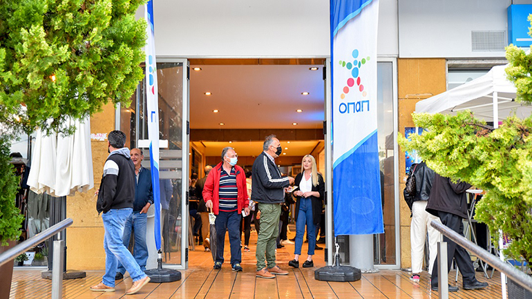 Παιχνίδι και εκπλήξεις στην ΣΚΡΑΤΣ night στην Καστοριά – Ακόμη μια ξεχωριστή βραδιά διασκέδασης σε κατάστημα ΟΠΑΠ