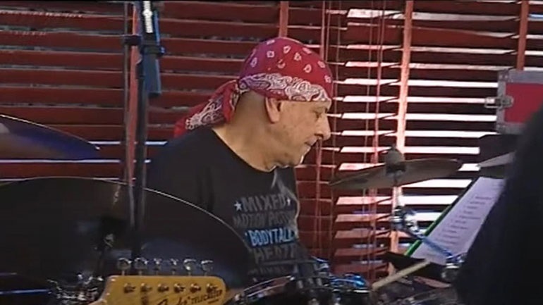 Απολογείται ο πρώην ντράμερ των Πυξ Λαξ